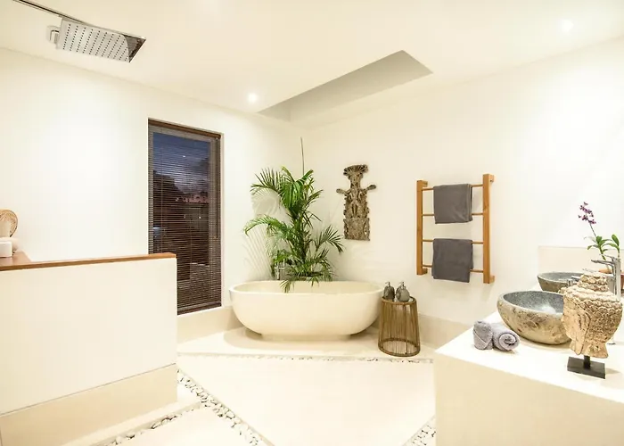 Seaside Luxury 4Br Villa, 400M To Finns, Canggu *