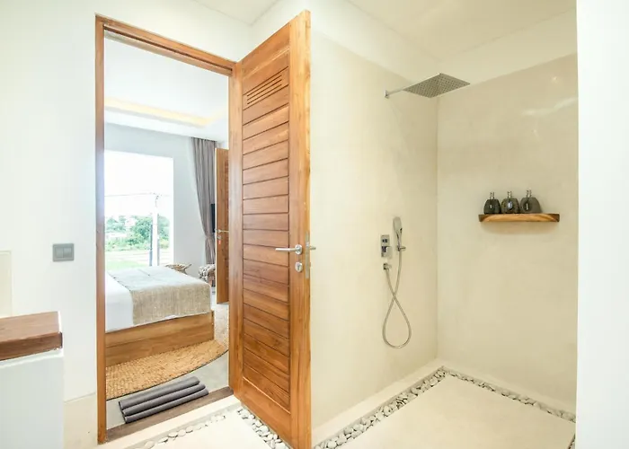 Seaside Luxury 4Br Villa, 400M To Finns, Canggu