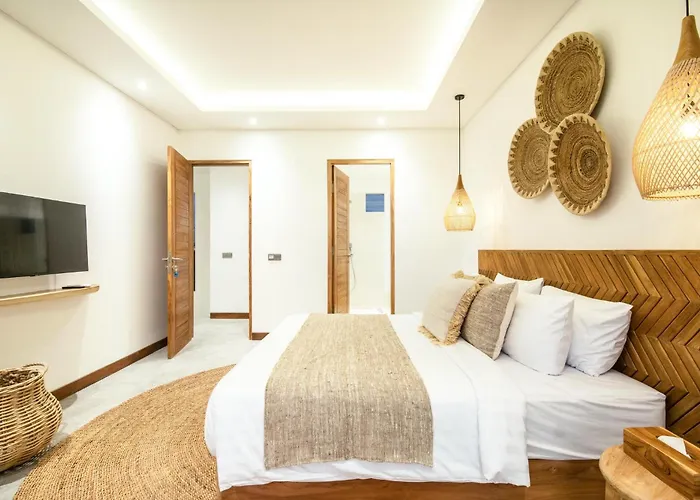 Seaside Luxury 4Br Villa, 400M To Finns, Canggu *