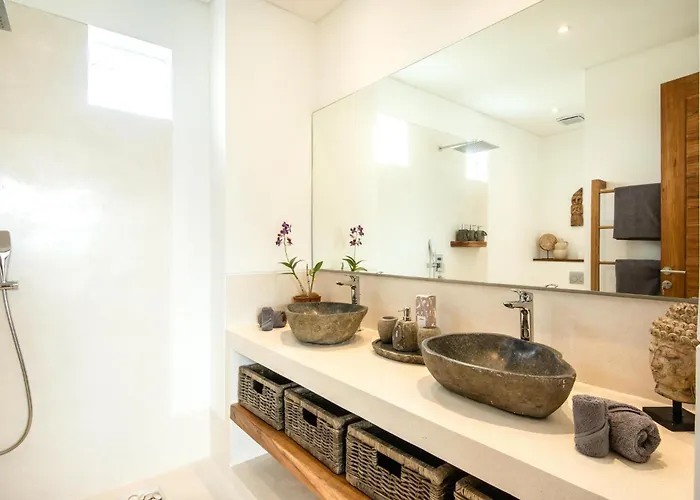 Seaside Luxury 4Br Villa, 400M To Finns, Canggu