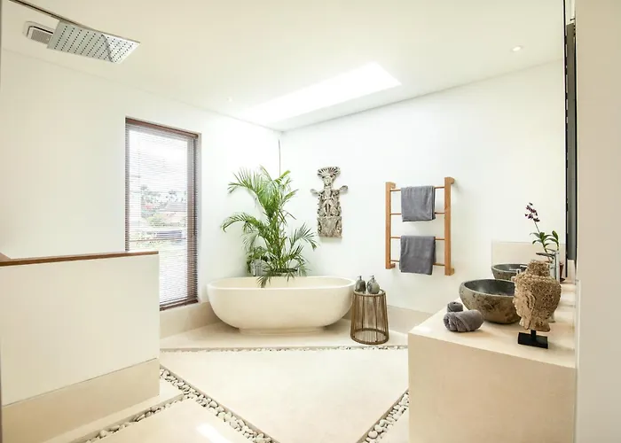 Seaside Luxury 4Br Villa, 400M To Finns, Canggu Villa *