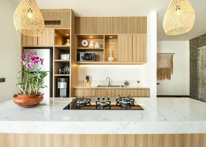 Seaside Luxury 4Br Villa, 400M To Finns, Canggu *