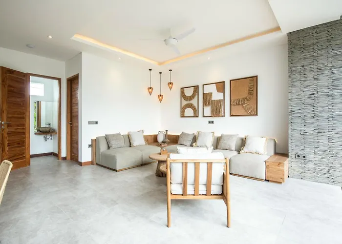 Seaside Luxury 4Br Villa, 400M To Finns, Canggu Villa