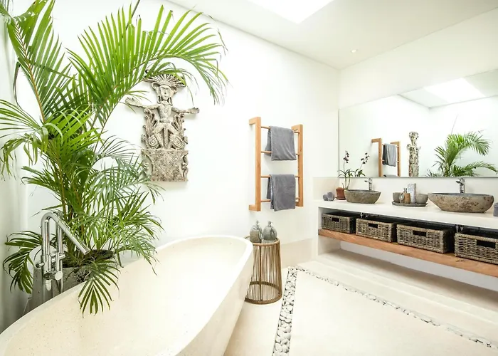Seaside Luxury 4Br Villa, 400M To Finns, Canggu