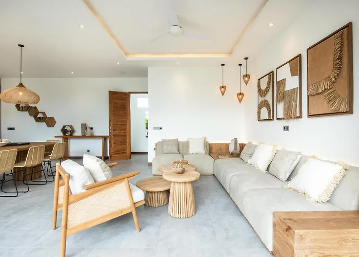 Seaside Luxury 4Br Villa, 400M To Finns, Canggu Villa